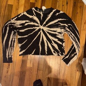 SAGE Collective Size small Black and White Tie-Dye Long Sleeve Shirt